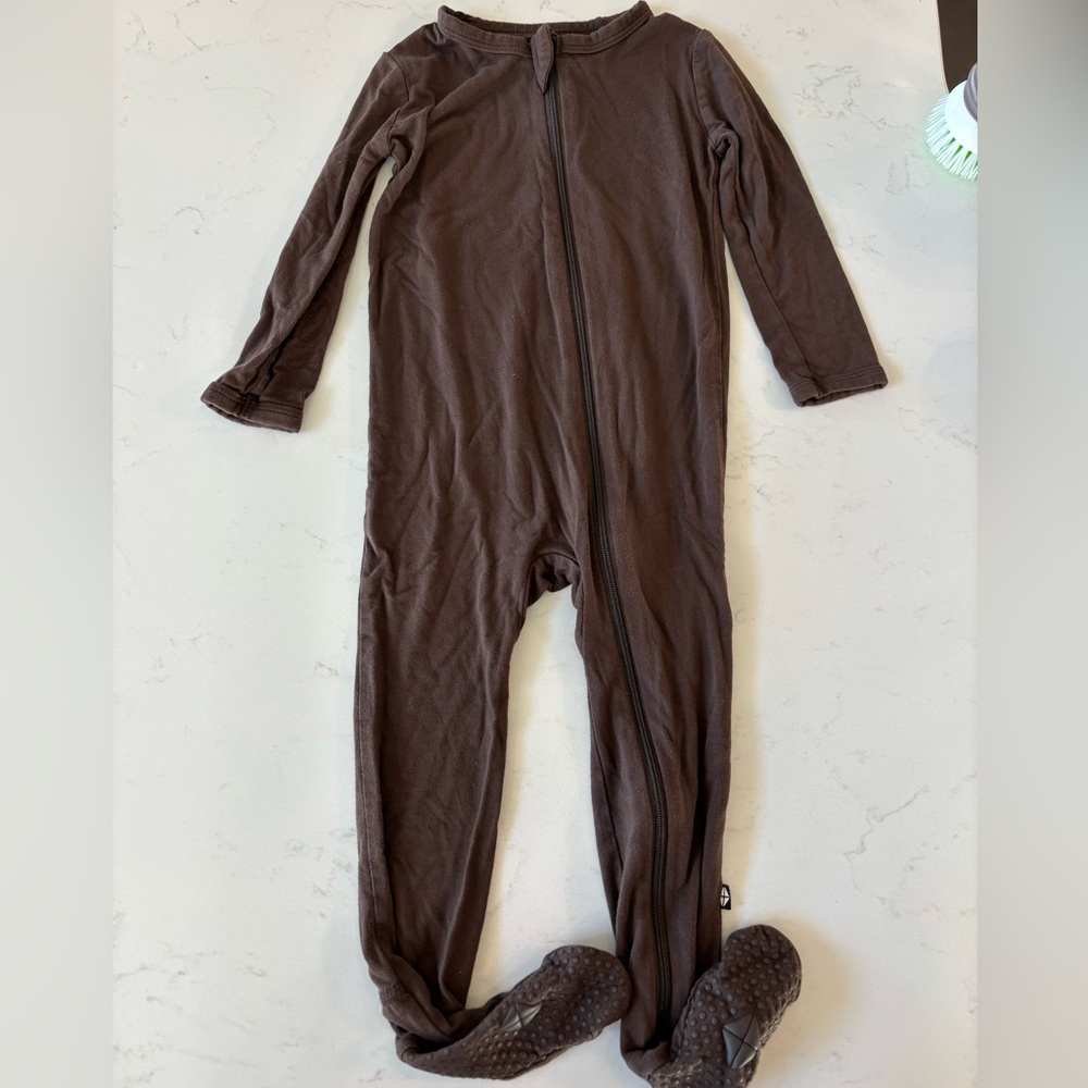 Kyte baby brown pajamas size 18-24 months